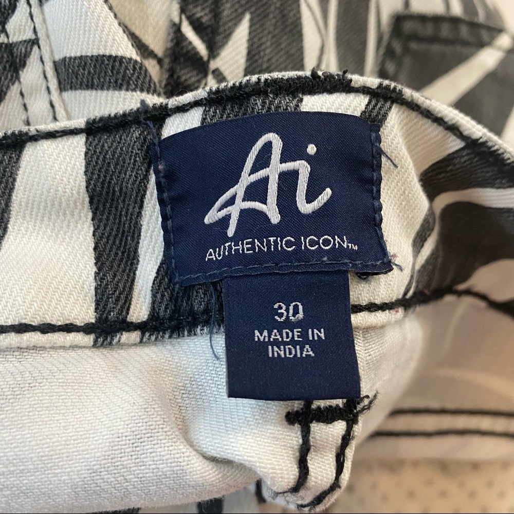 Authentic Icon Black White Geometric Jean Shorts - Picture 8 of 8
